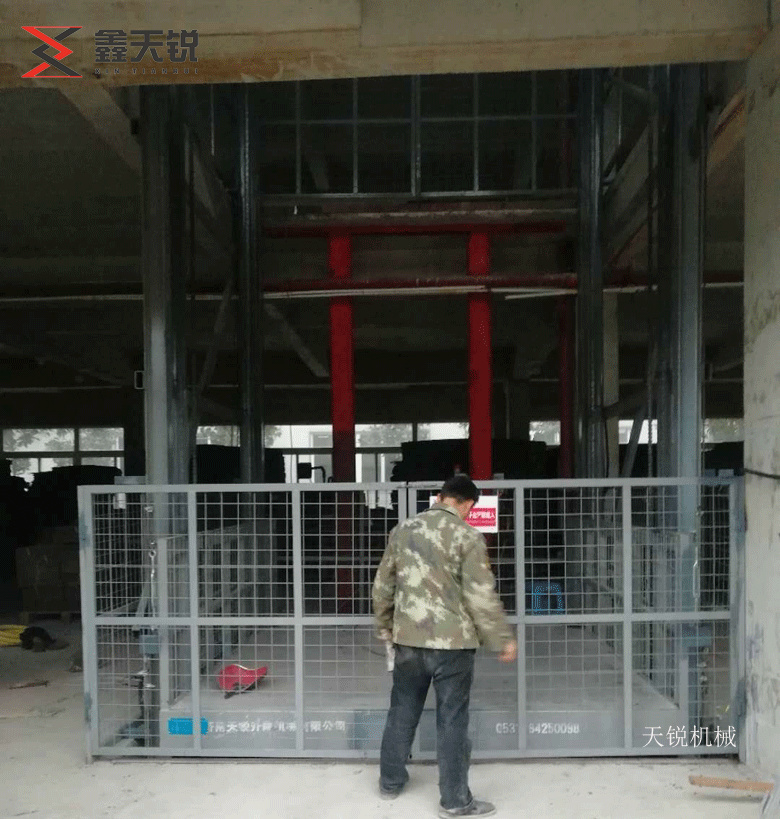 可克达拉10吨液压货梯交付使用