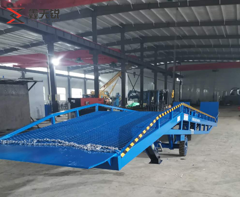 可克达拉移动式液压登车桥生产车间